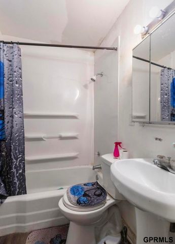 1526 S 29 Street, Omaha, NE 68105