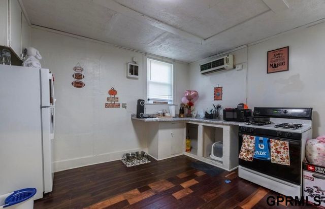 1526 S 29 Street, Omaha, NE 68105