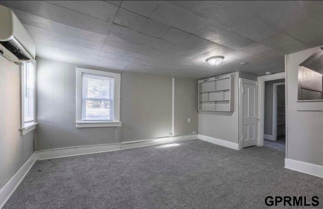 1526 S 29 Street, Omaha, NE 68105