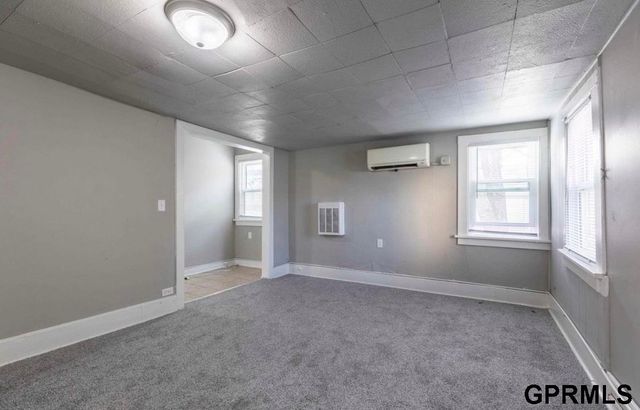 1526 S 29 Street, Omaha, NE 68105