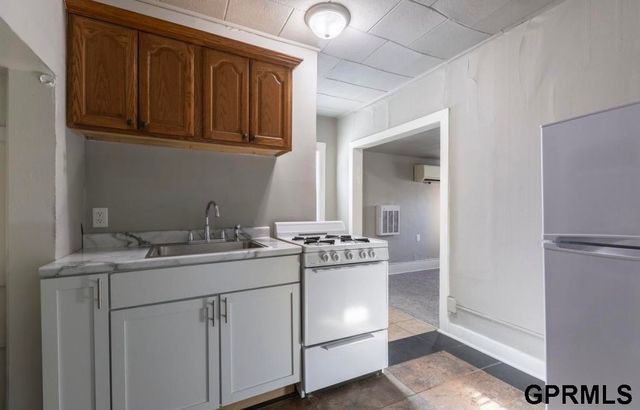 1526 S 29 Street, Omaha, NE 68105