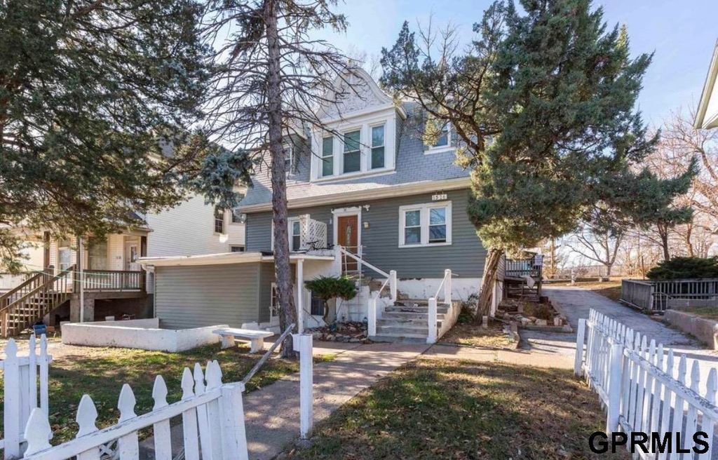 1526 S 29 Street, Omaha, NE 68105