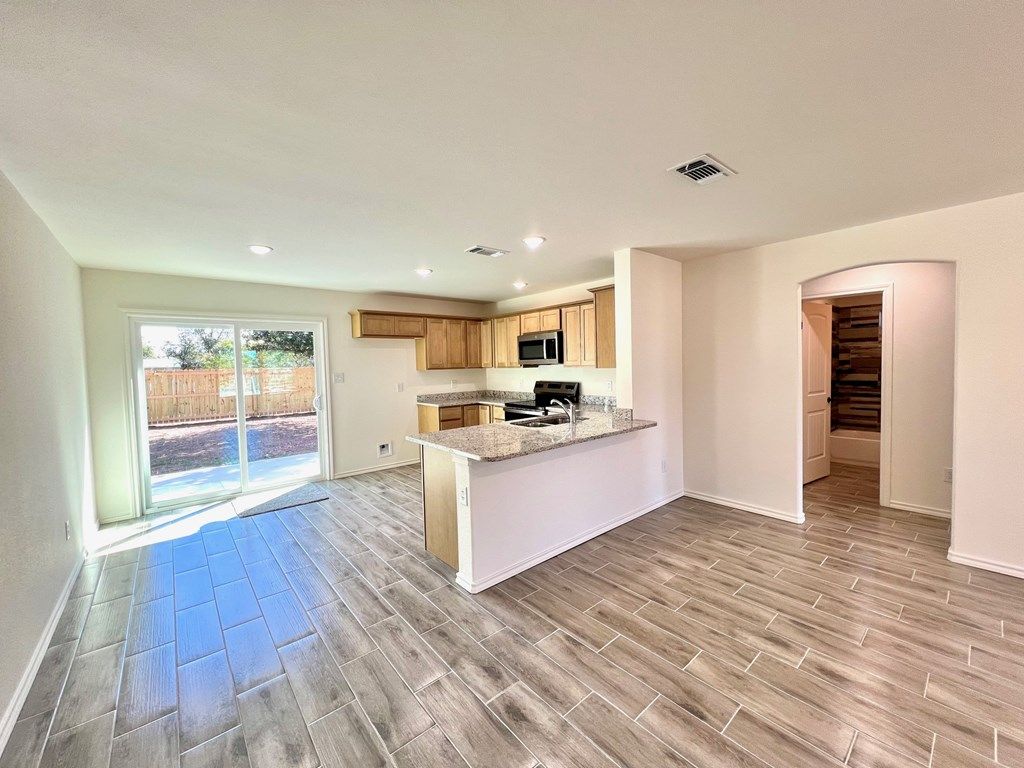 Image 3 of property listing at 309 E 25th St, San Angelo, TX 76903