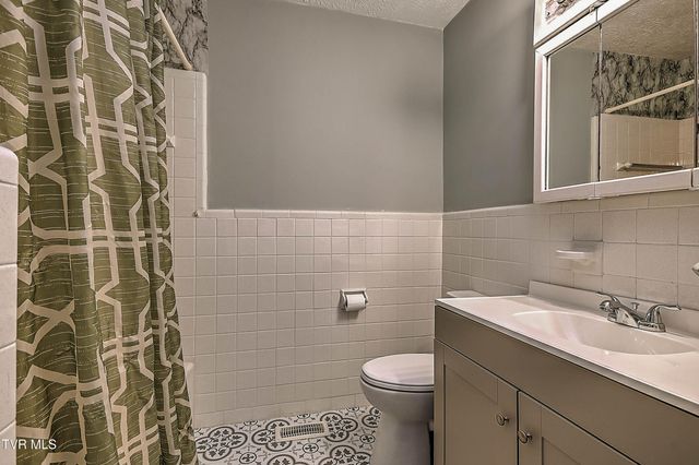 454 Douglas Street, Bristol, VA 24201