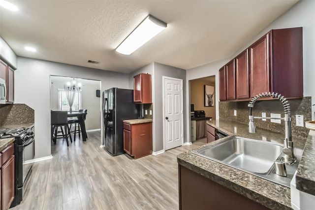 5435 Ginseng Drive, Baytown, TX 77521