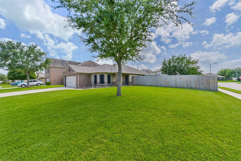 5435 Ginseng Drive, Baytown, TX 77521