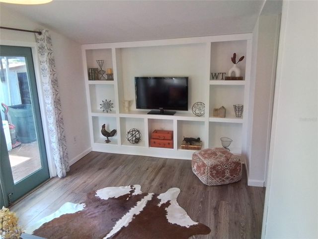 5487 70TH WAY N, St Petersburg, FL 33709