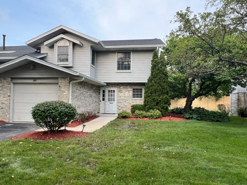 801 N Tamarac Boulevard, Addison, IL 60101