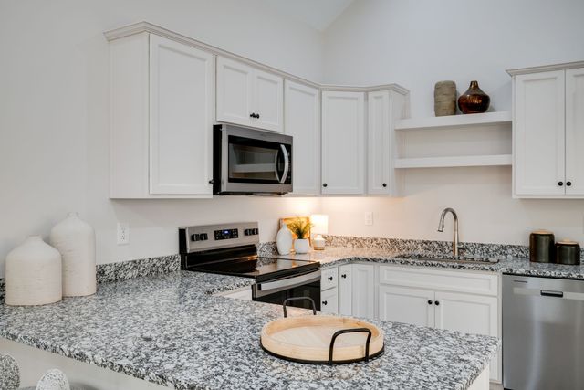 155 Lynn Lane, Charlotte, TN 37036