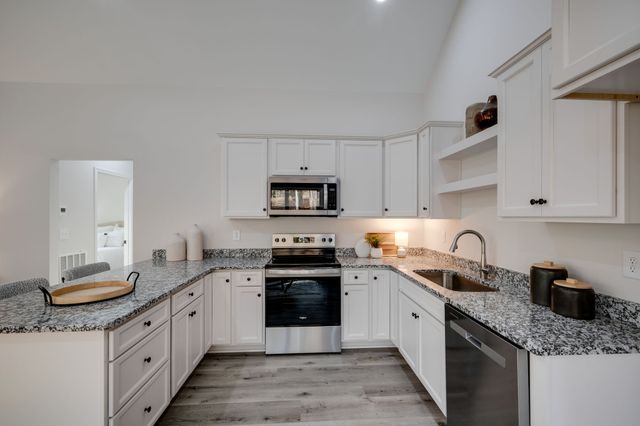 155 Lynn Lane, Charlotte, TN 37036