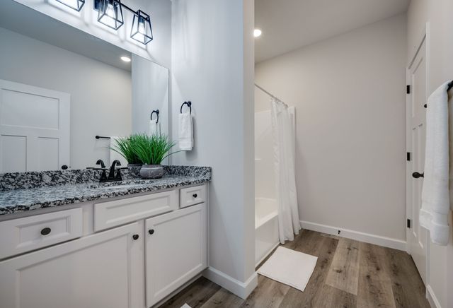 155 Lynn Lane, Charlotte, TN 37036