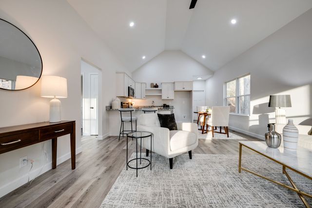 155 Lynn Lane, Charlotte, TN 37036