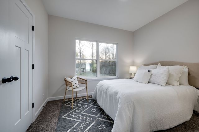 155 Lynn Lane, Charlotte, TN 37036