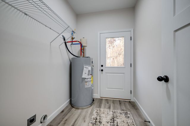 155 Lynn Lane, Charlotte, TN 37036