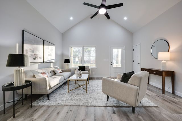 155 Lynn Lane, Charlotte, TN 37036