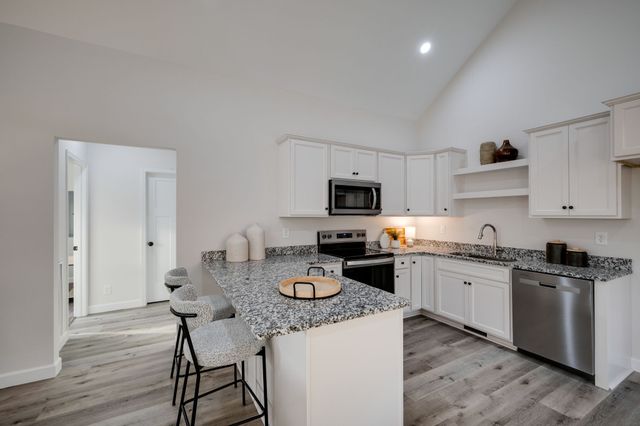 155 Lynn Lane, Charlotte, TN 37036