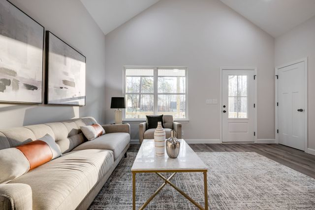 155 Lynn Lane, Charlotte, TN 37036