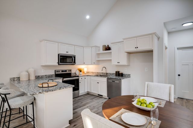 155 Lynn Lane, Charlotte, TN 37036