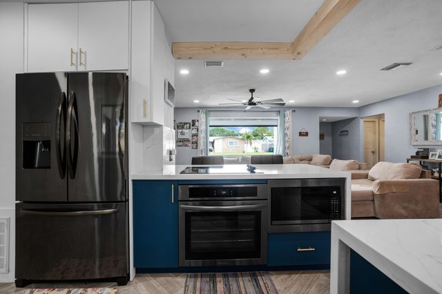 5221 SW 89th Avenue, Cooper City, FL 33328