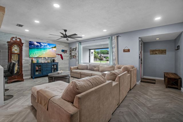 5221 SW 89th Avenue, Cooper City, FL 33328