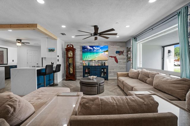 5221 SW 89th Avenue, Cooper City, FL 33328