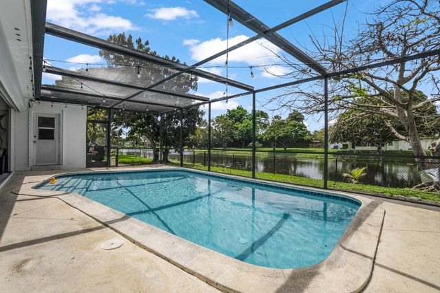 5221 SW 89th Avenue, Cooper City, FL 33328