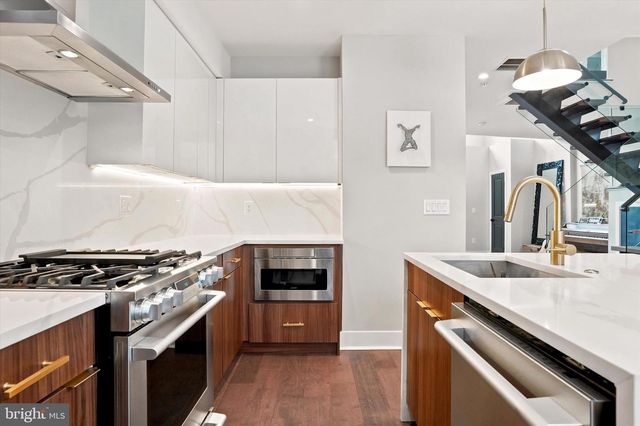 930 S BEULAH ST, Philadelphia, PA 19147