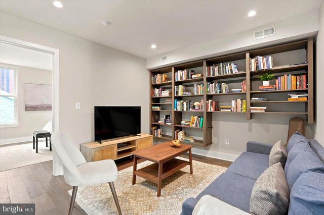930 S BEULAH ST, Philadelphia, PA 19147