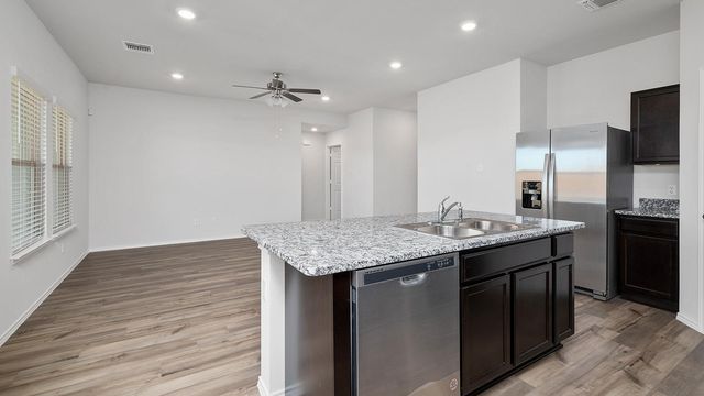 132 McNamara CT, Jarrell, TX 76537