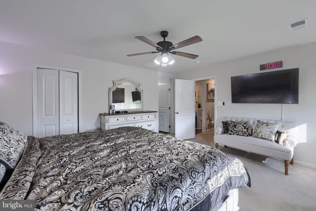 3170 PEBBLE RUN DR, Dover, PA 17315