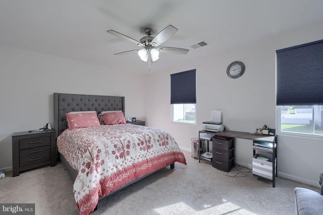 3170 PEBBLE RUN DR, Dover, PA 17315