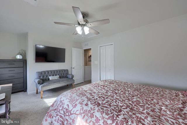 3170 PEBBLE RUN DR, Dover, PA 17315