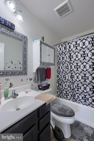 3170 PEBBLE RUN DR, Dover, PA 17315