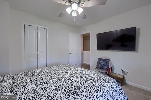 3170 PEBBLE RUN DR, Dover, PA 17315