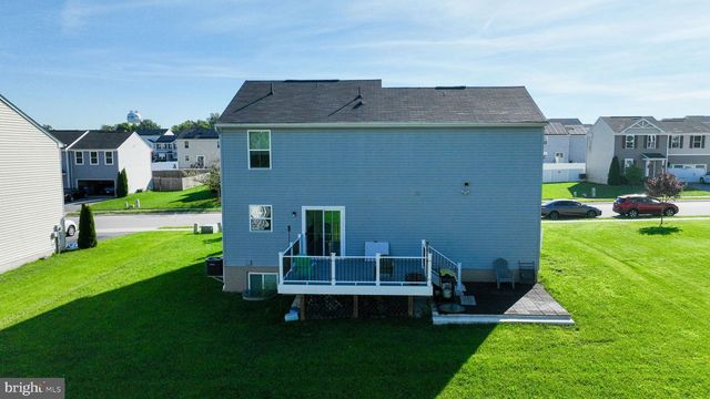 3170 PEBBLE RUN DR, Dover, PA 17315