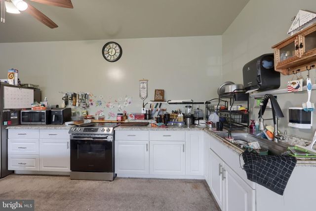 3170 PEBBLE RUN DR, Dover, PA 17315