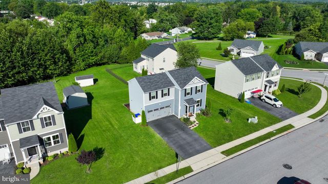 3170 PEBBLE RUN DR, Dover, PA 17315