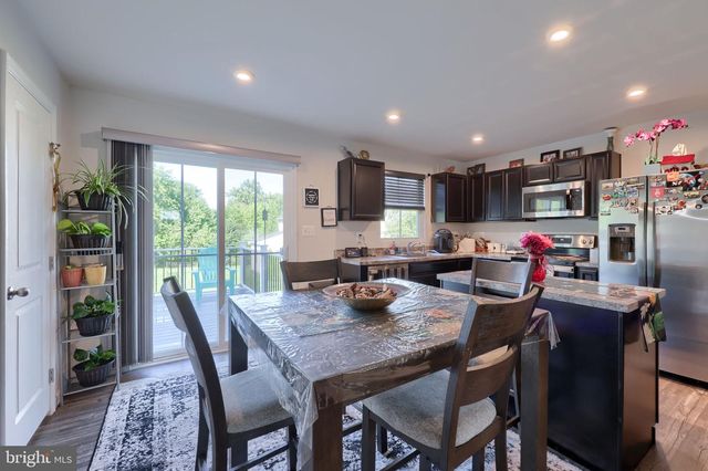 3170 PEBBLE RUN DR, Dover, PA 17315
