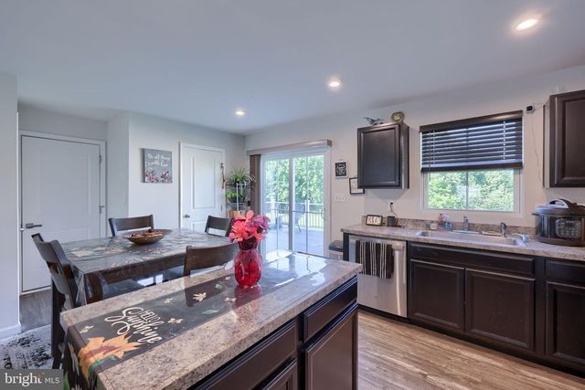 3170 PEBBLE RUN DR, Dover, PA 17315