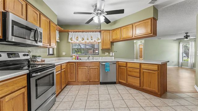 2208 GROVEGLEN CIRCLE, Lakeland, FL 33812