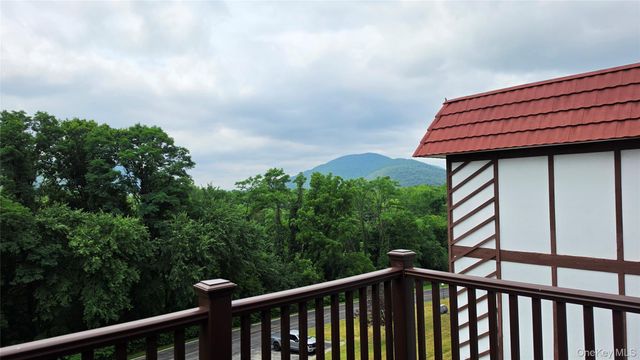 14 Skyline Drive 14, Fishkill, NY 12524