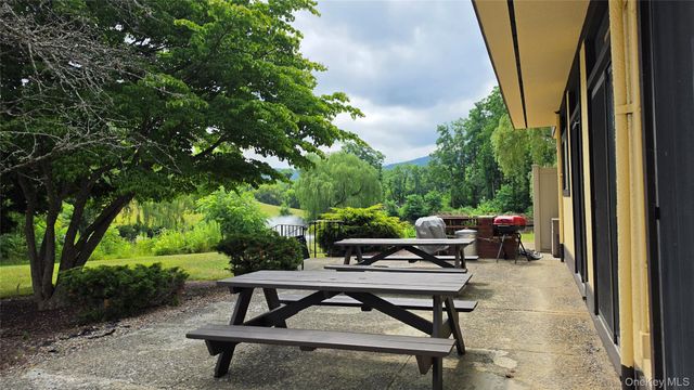 14 Skyline Drive 14, Fishkill, NY 12524