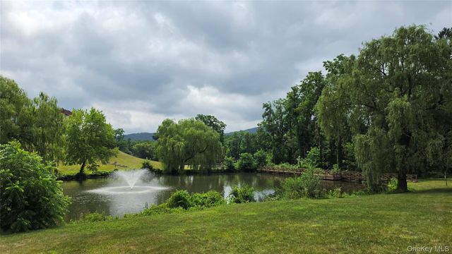 14 Skyline Drive 14, Fishkill, NY 12524