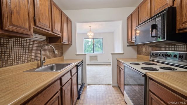 14 Skyline Drive 14, Fishkill, NY 12524