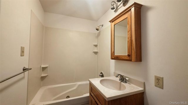 14 Skyline Drive 14, Fishkill, NY 12524