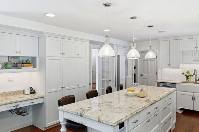 5 Landau Lane, Andover, MA 01810