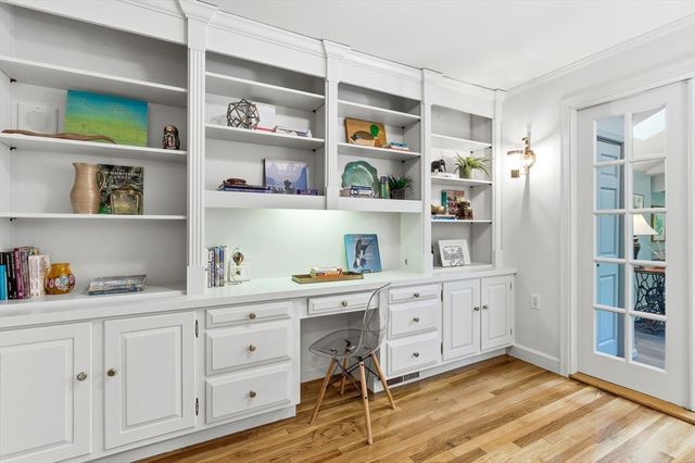 5 Landau Lane, Andover, MA 01810