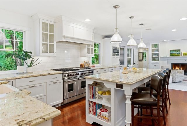 5 Landau Lane, Andover, MA 01810