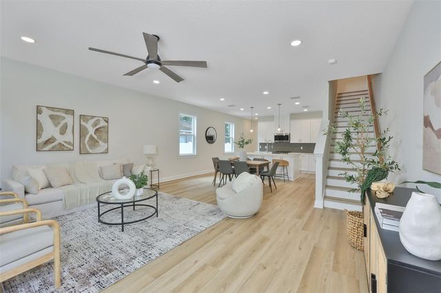 1911 W BEACH STREET, Tampa, FL 33607