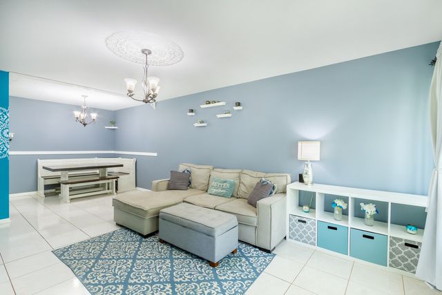 217 Fishing Lane 19, Wood Dale, IL 60191